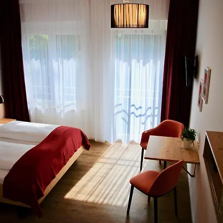 Busses בית הארחה